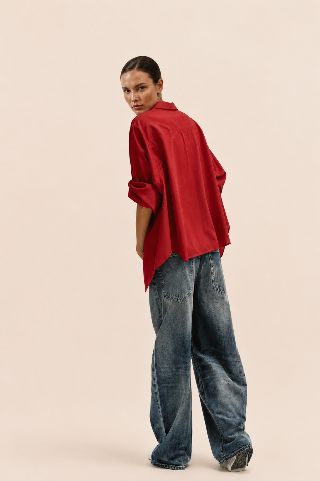Oversized Cotton Poplin Shirt – Fuchsia
Effortlessly elegant,