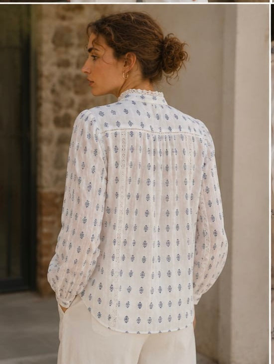 Italian Cotton Printed Blouse
Elegant and effortlessly feminine