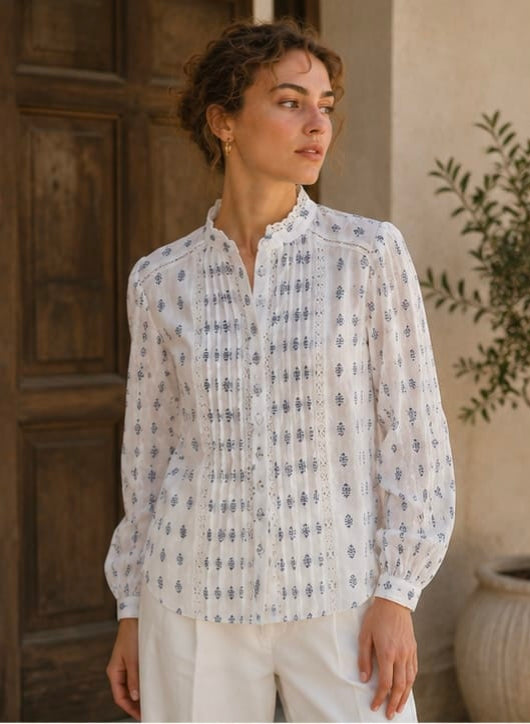 Italian Cotton Printed Blouse
Elegant and effortlessly feminine