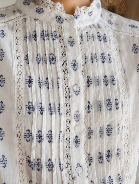 Italian Cotton Printed Blouse
Elegant and effortlessly feminine